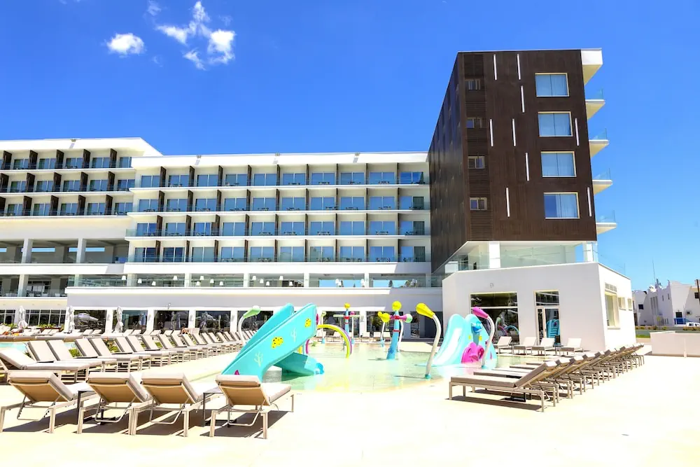 HOTEL: Chrysomare Beach Hotel and Resort