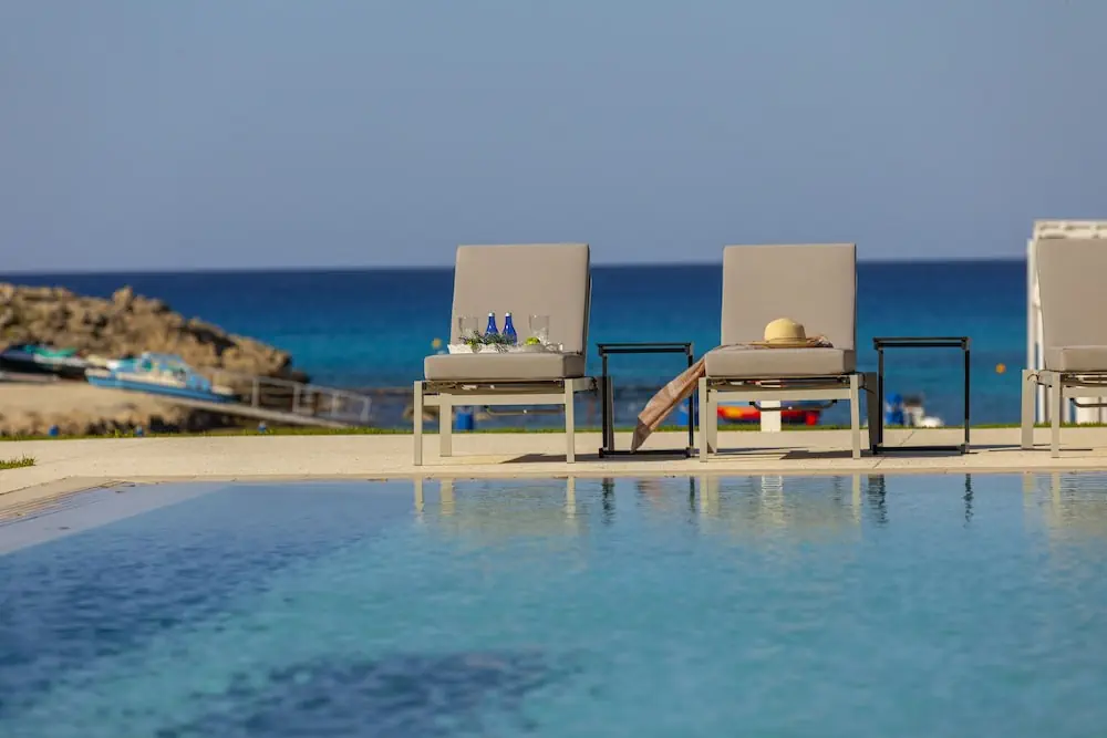 HOTEL: Chrysomare Beach Hotel and Resort