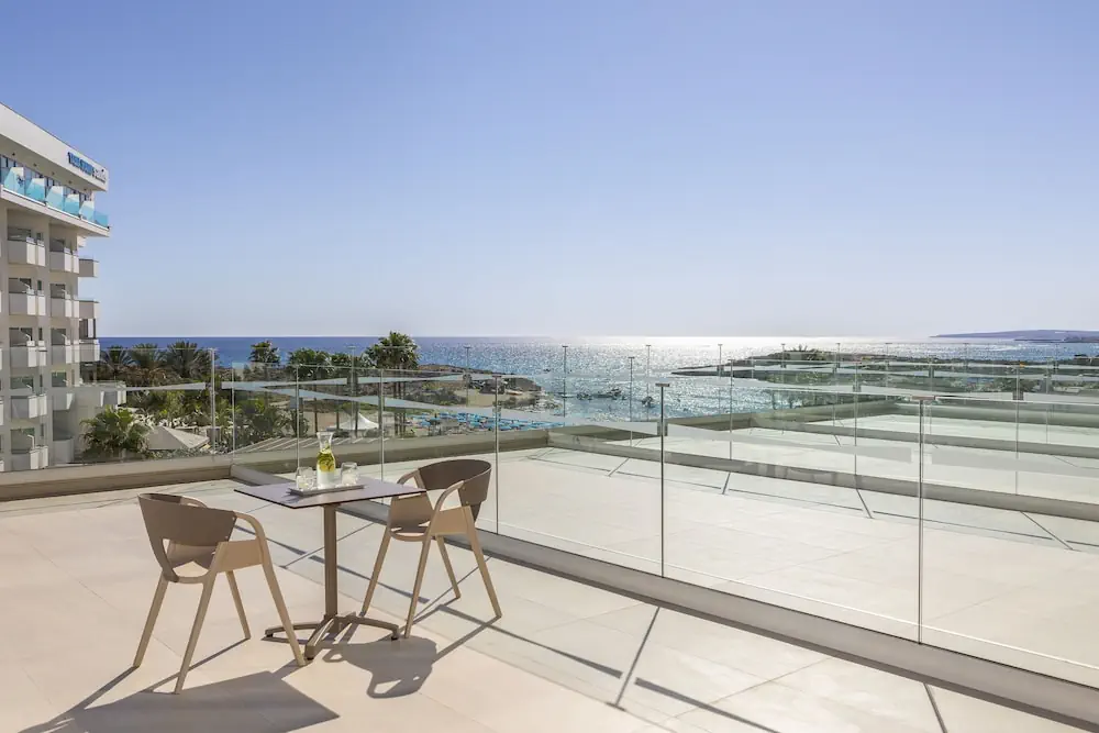 HOTEL: Chrysomare Beach Hotel and Resort