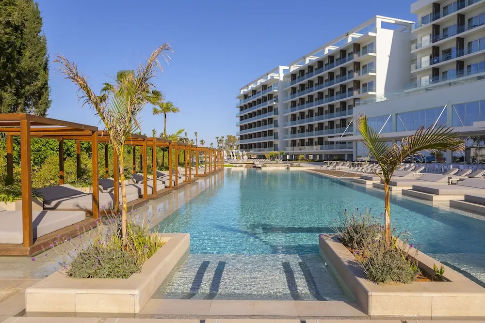 HOTEL: Chrysomare Beach Hotel and Resort