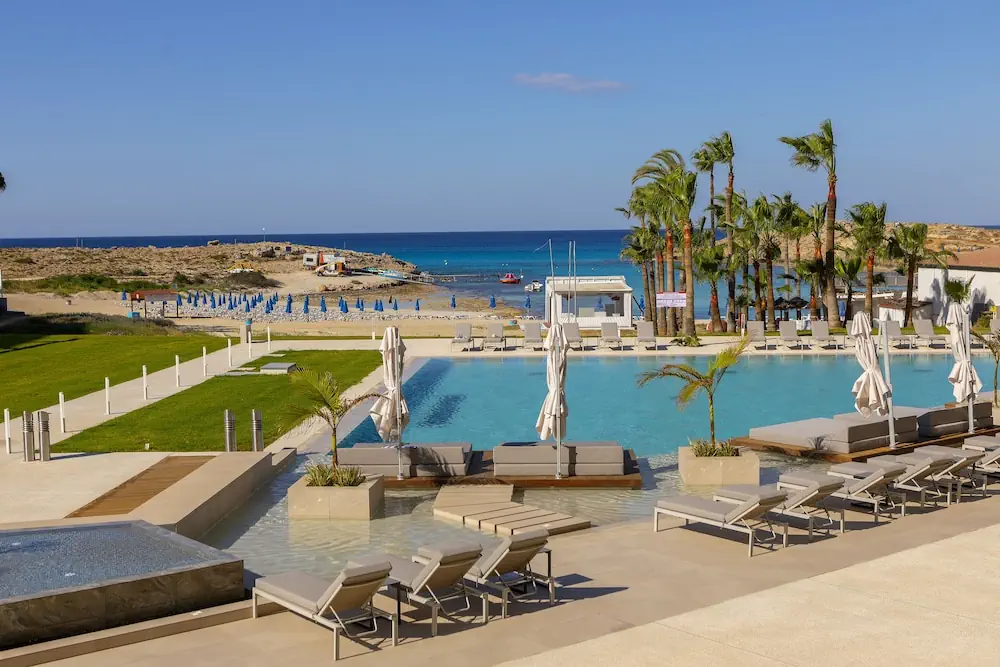 HOTEL: Chrysomare Beach Hotel and Resort