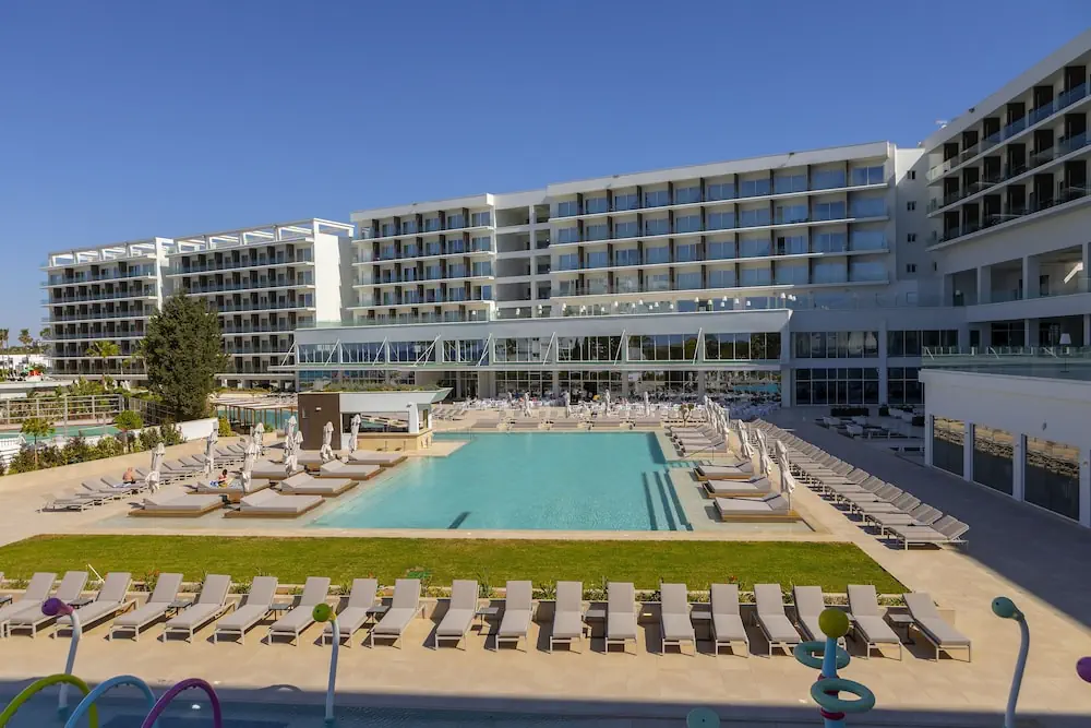 HOTEL: Chrysomare Beach Hotel and Resort