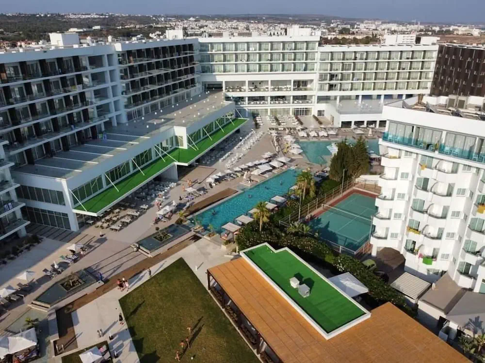 HOTEL: Chrysomare Beach Hotel and Resort