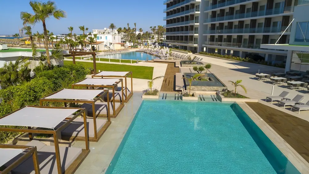 HOTEL: Chrysomare Beach Hotel and Resort
