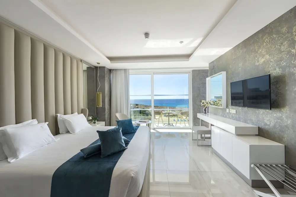 HOTEL: Chrysomare Beach Hotel and Resort