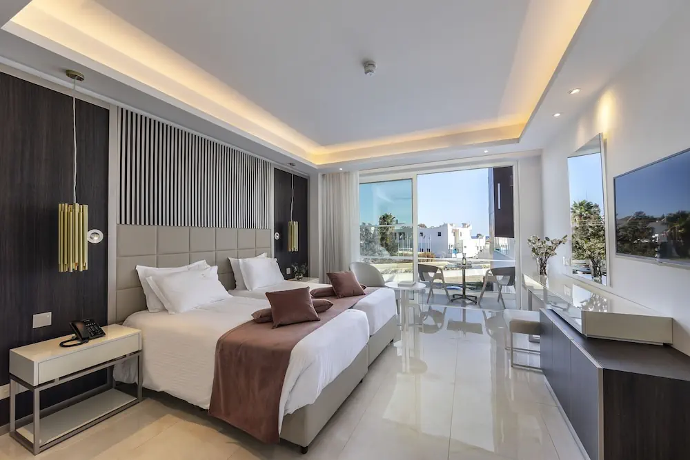 HOTEL: Chrysomare Beach Hotel and Resort