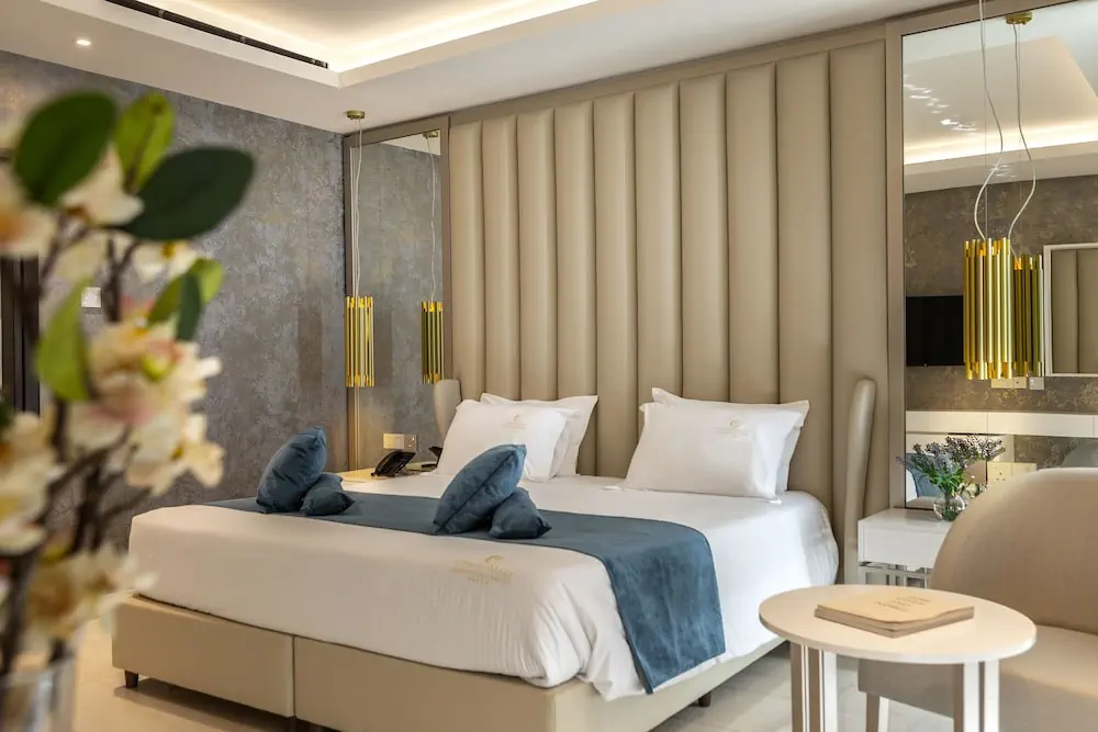 HOTEL: Chrysomare Beach Hotel and Resort