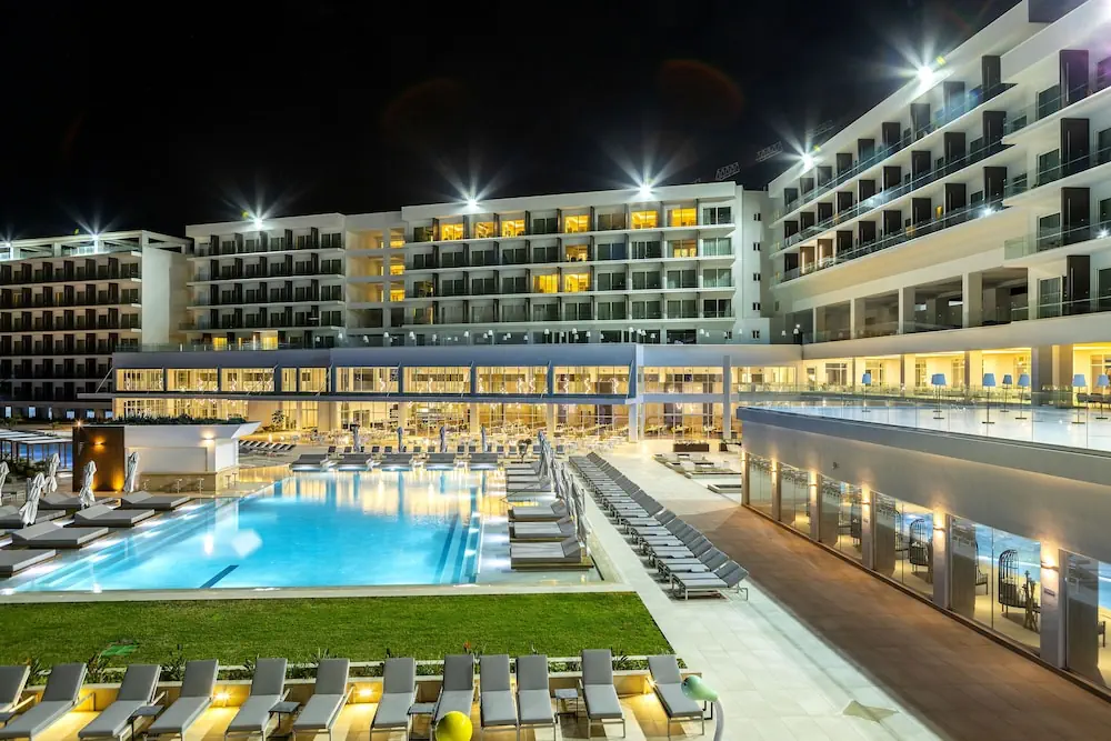 HOTEL: Chrysomare Beach Hotel and Resort