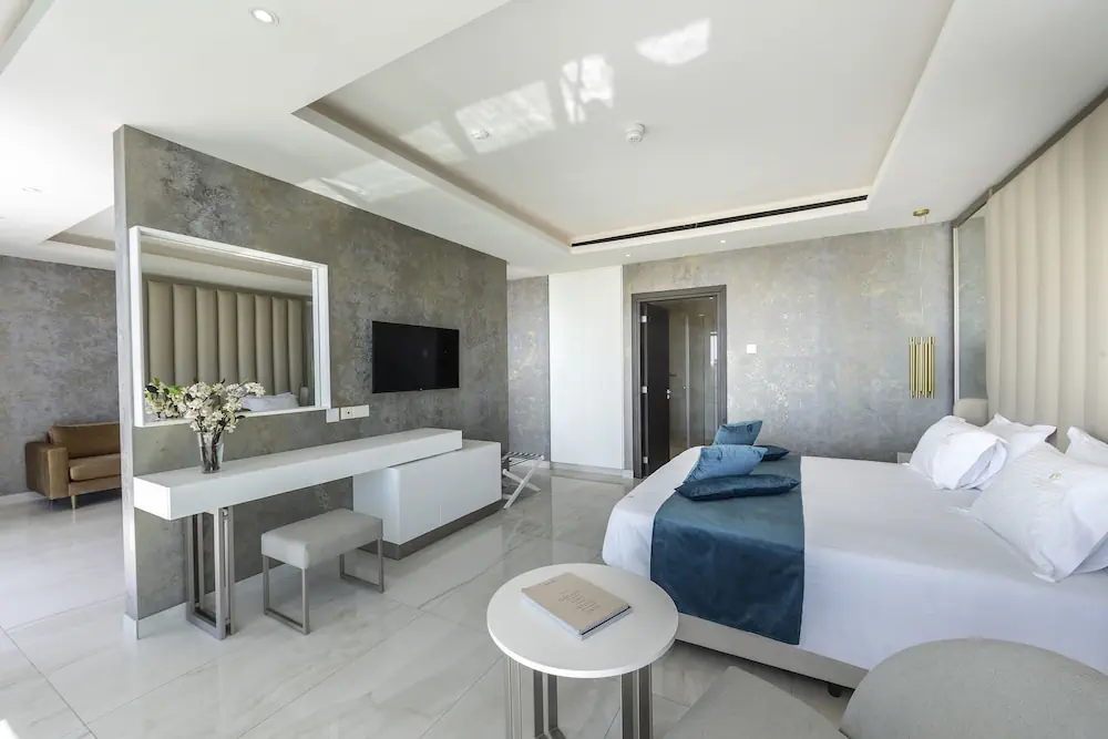 HOTEL: Chrysomare Beach Hotel and Resort