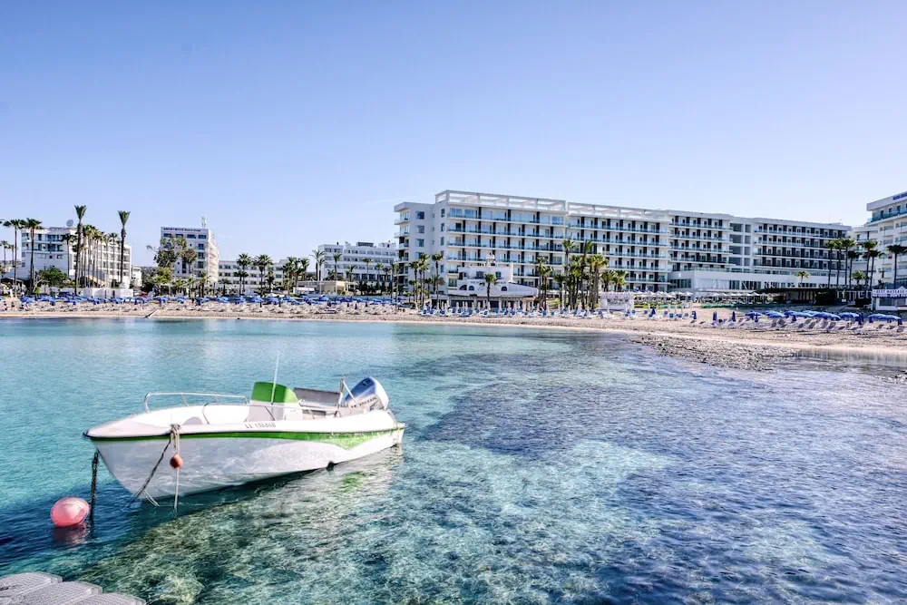 HOTEL: Chrysomare Beach Hotel and Resort