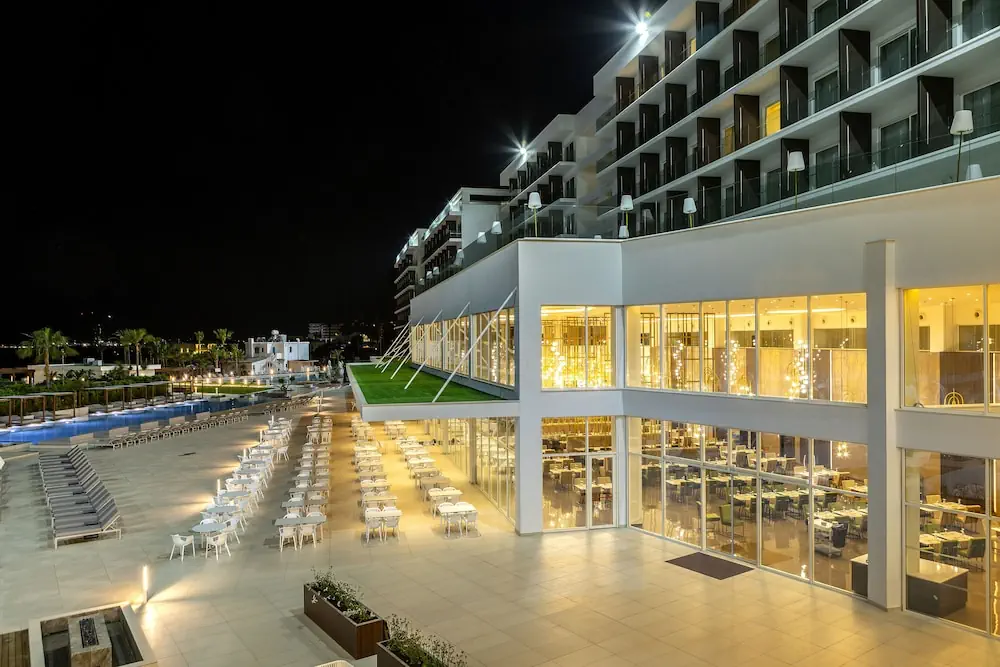HOTEL: Chrysomare Beach Hotel and Resort