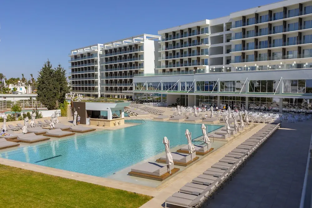 HOTEL: Chrysomare Beach Hotel and Resort