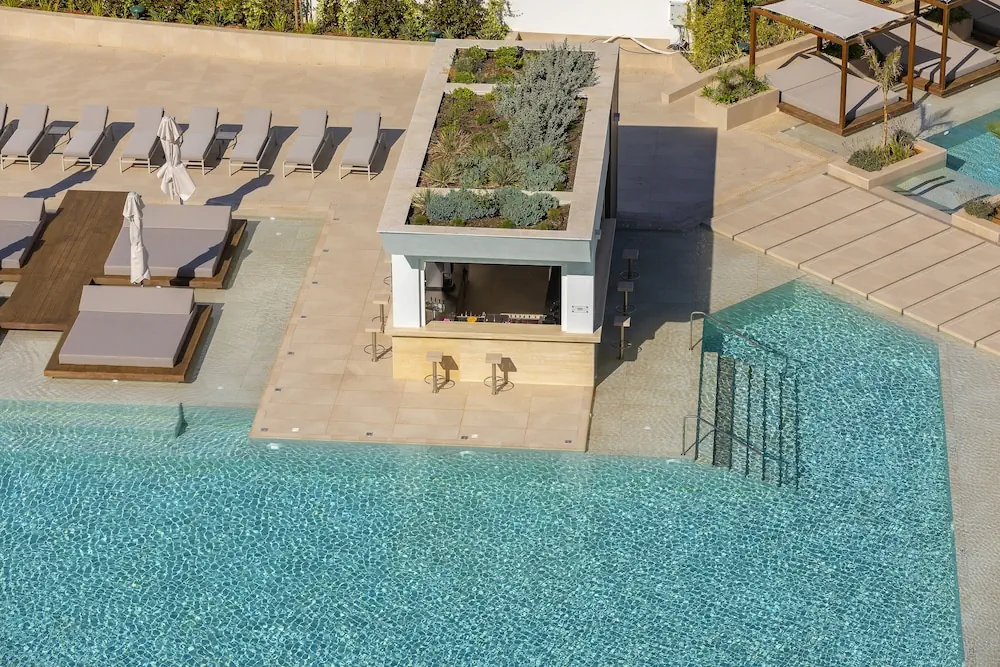HOTEL: Chrysomare Beach Hotel and Resort