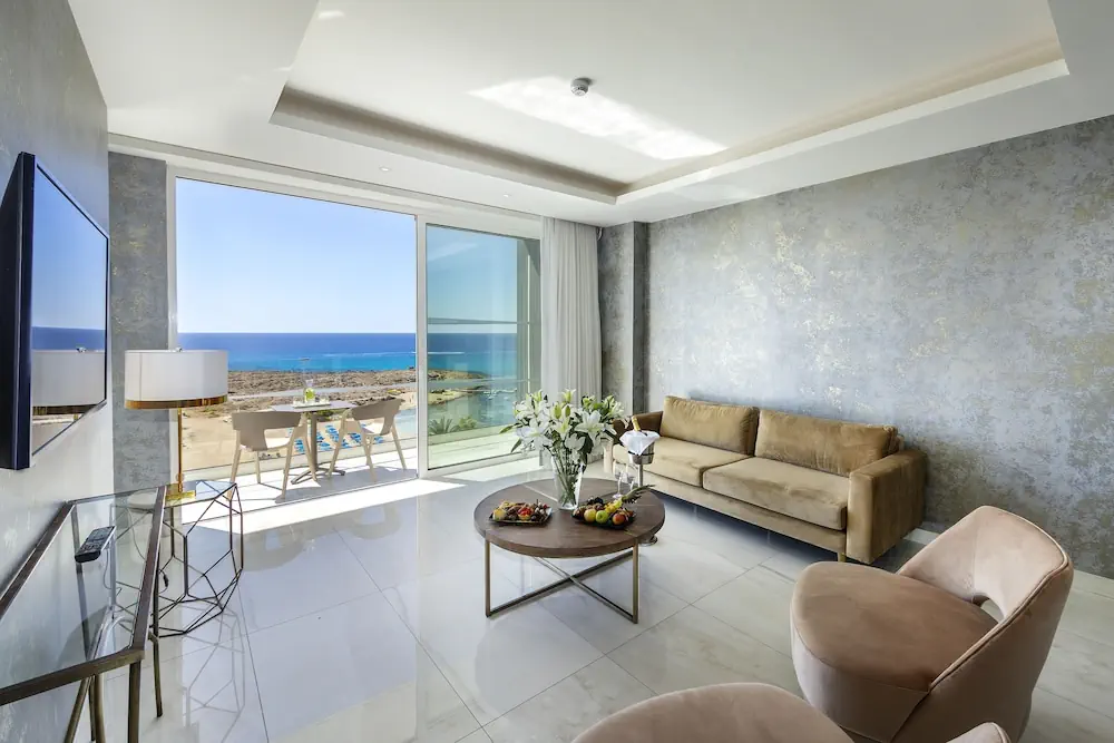 HOTEL: Chrysomare Beach Hotel and Resort