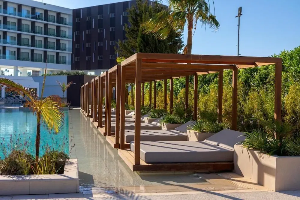 HOTEL: Chrysomare Beach Hotel and Resort