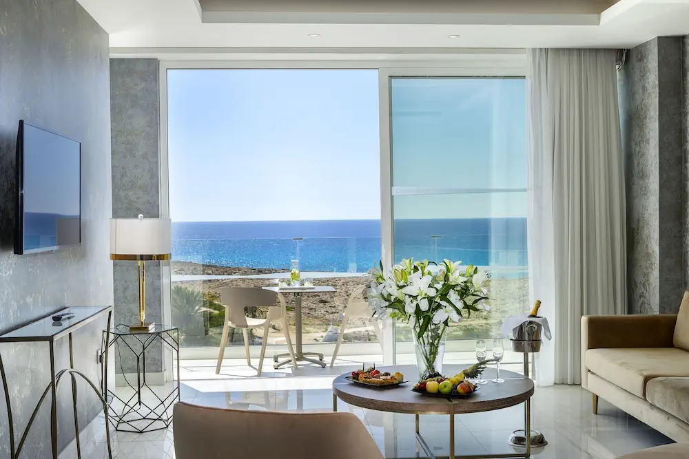HOTEL: Chrysomare Beach Hotel and Resort