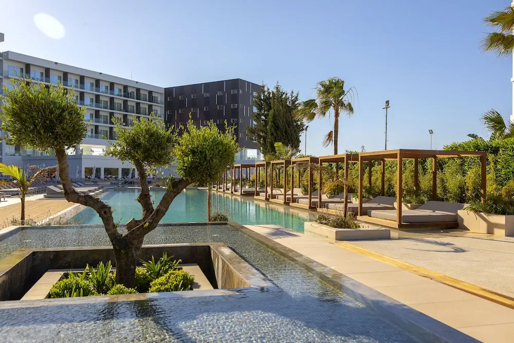 HOTEL: Chrysomare Beach Hotel and Resort