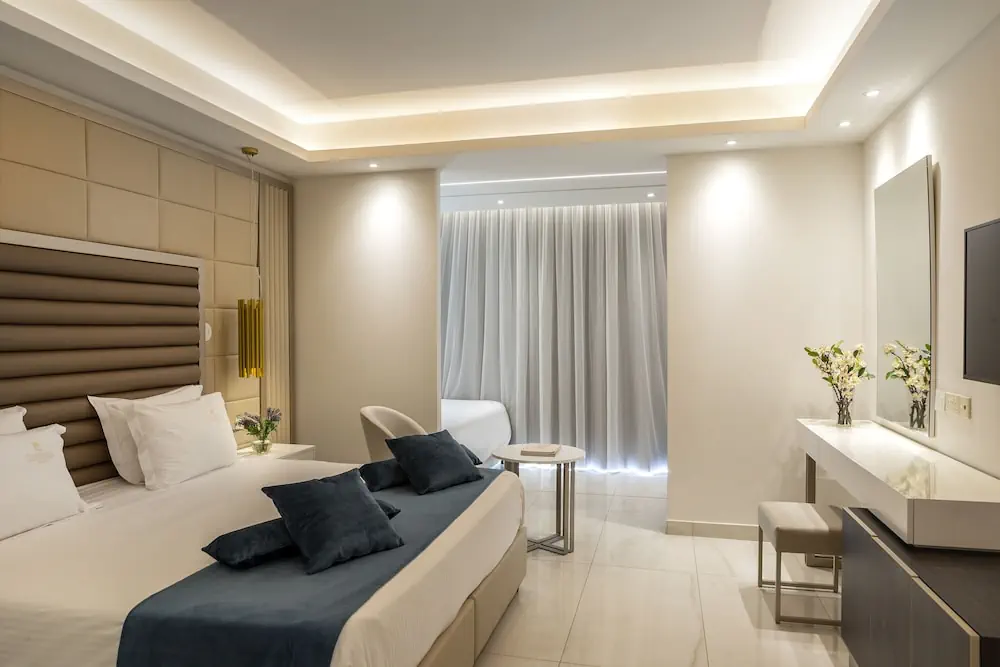 HOTEL: Chrysomare Beach Hotel and Resort