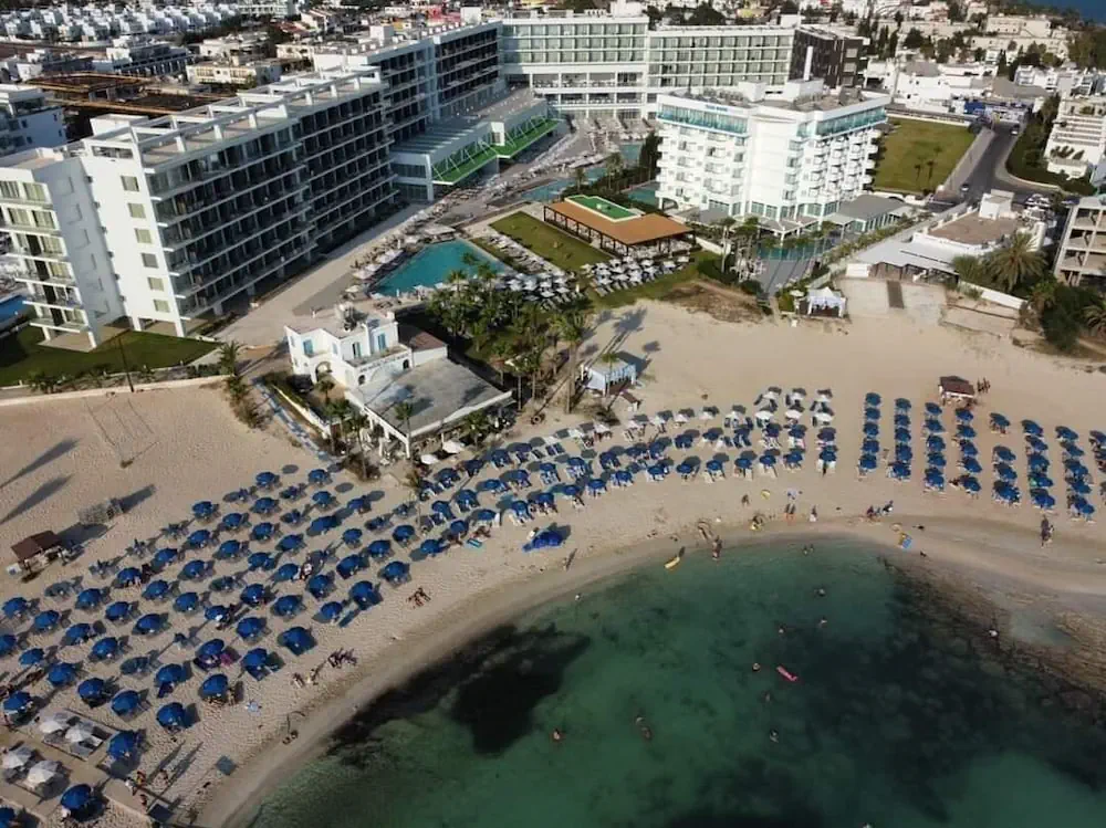 HOTEL: Chrysomare Beach Hotel and Resort