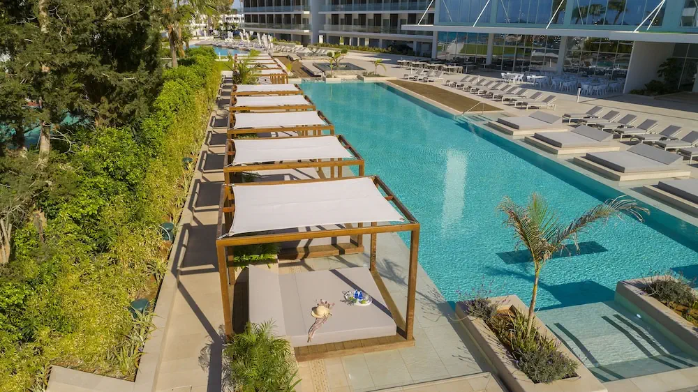HOTEL: Chrysomare Beach Hotel and Resort