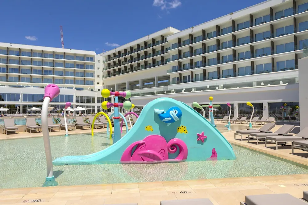 HOTEL: Chrysomare Beach Hotel and Resort