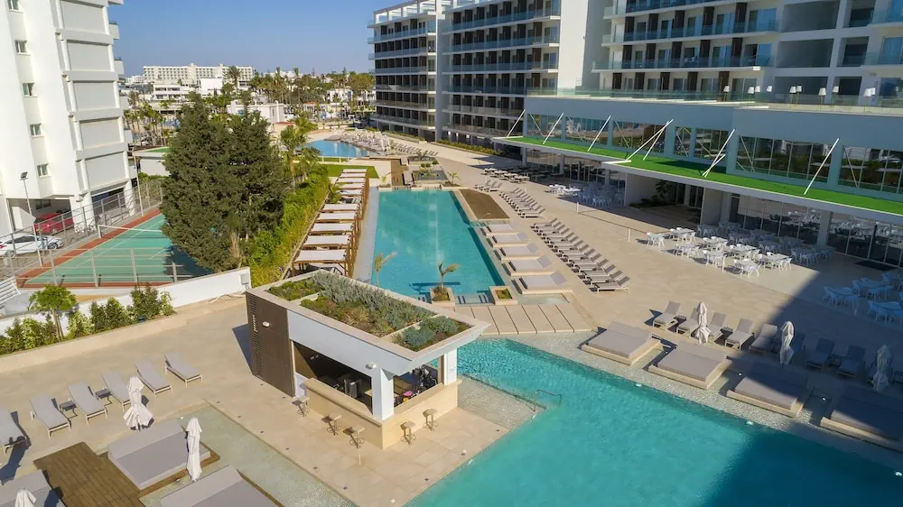 HOTEL: Chrysomare Beach Hotel and Resort