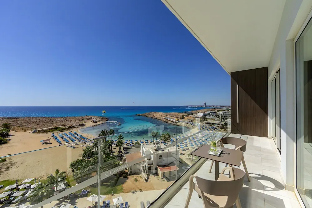 HOTEL: Chrysomare Beach Hotel and Resort