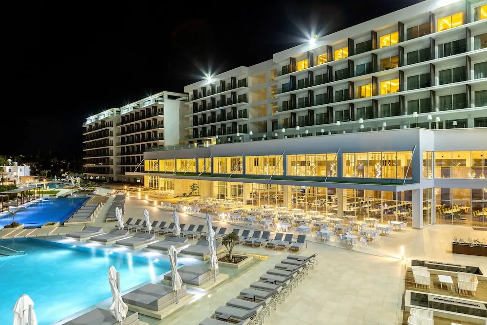 HOTEL: Chrysomare Beach Hotel and Resort