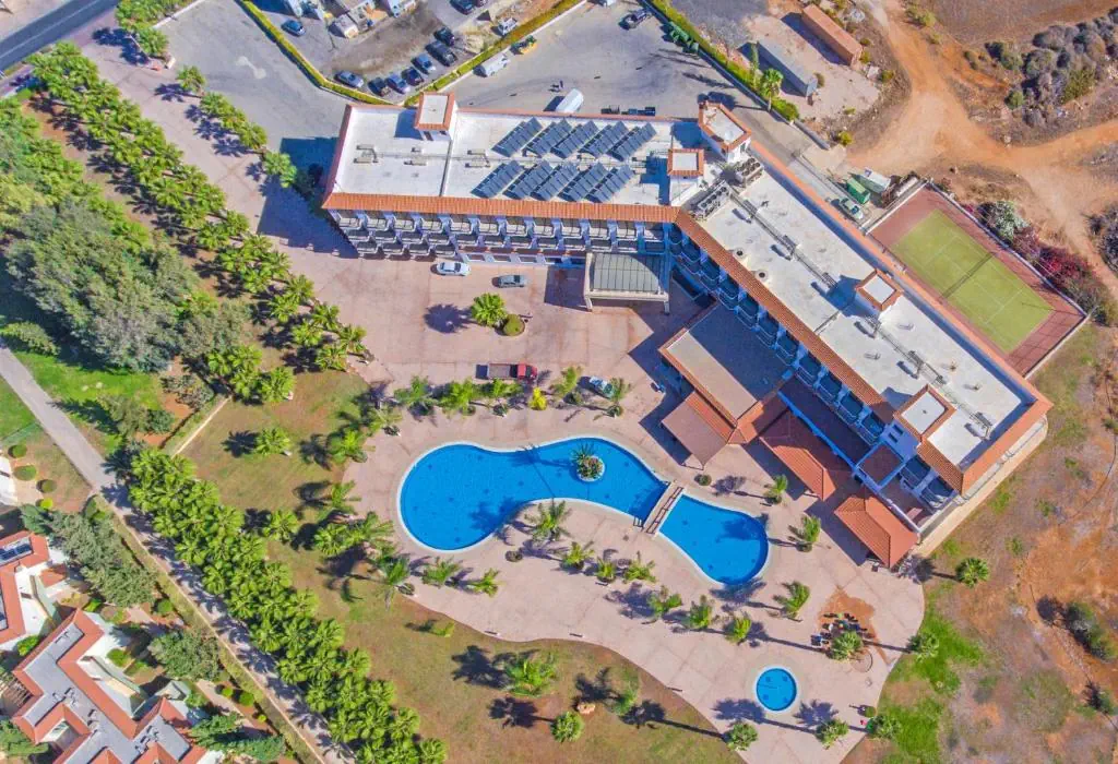 HOTEL: Nelia Sea Breeze
