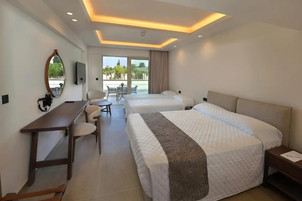 HOTEL: Nelia Sea Breeze