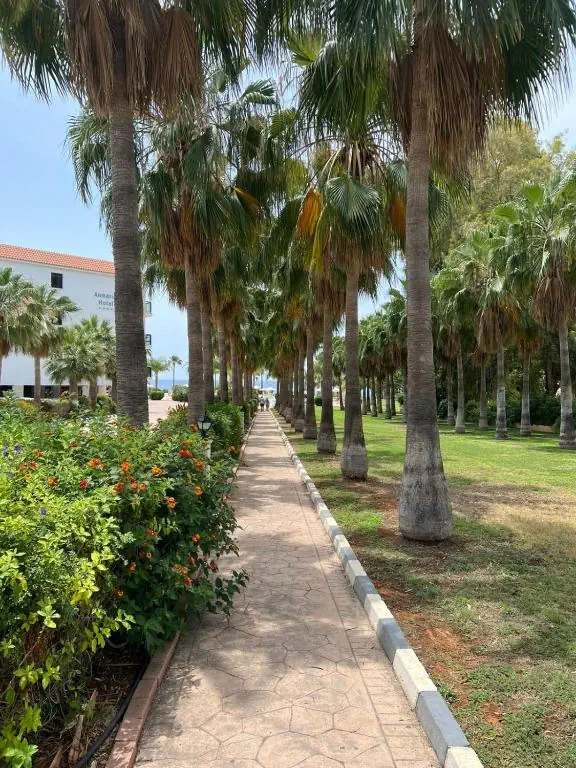 HOTEL: Nelia Sea Breeze