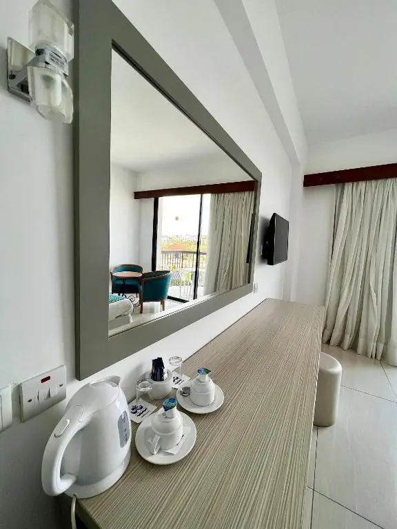 HOTEL: Nelia Sea Breeze