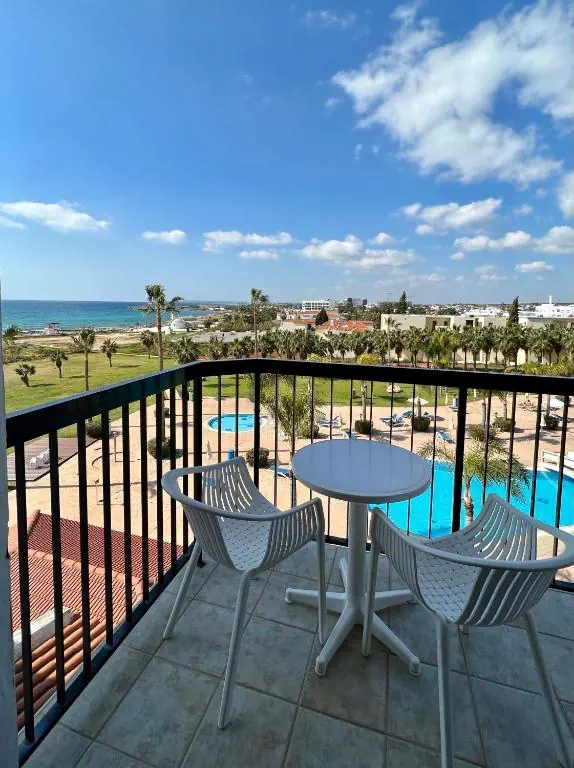 HOTEL: Nelia Sea Breeze