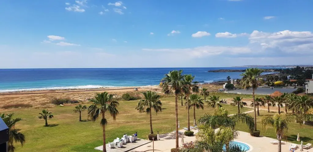 HOTEL: Nelia Sea Breeze