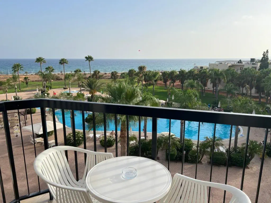 HOTEL: Nelia Sea Breeze