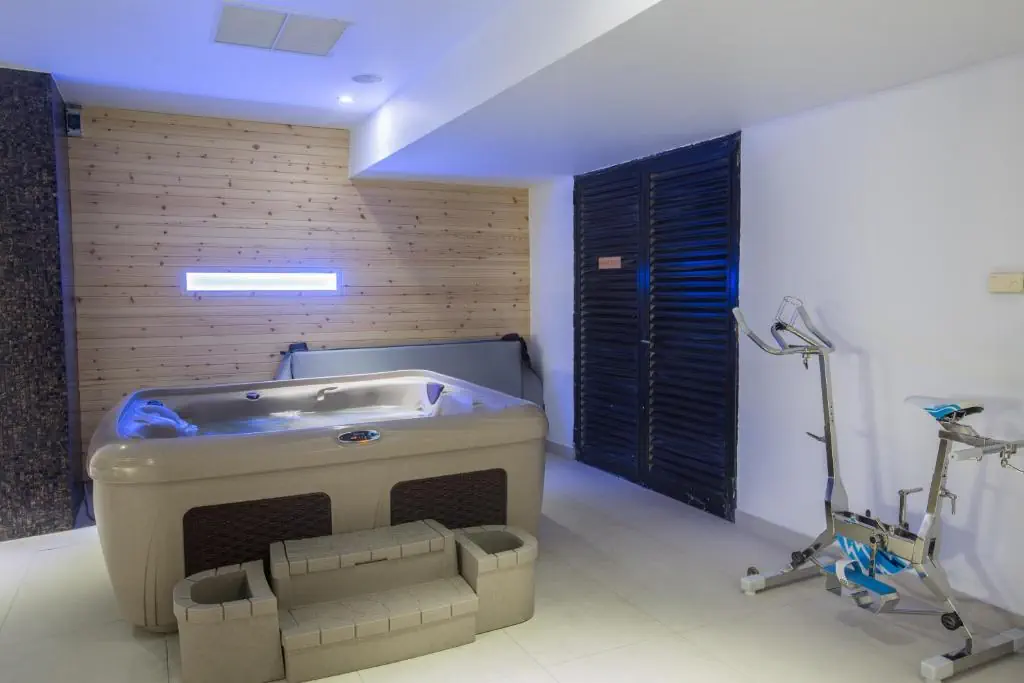 HOTEL: Nelia Sea Breeze
