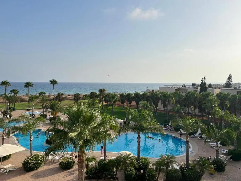HOTEL: Nelia Sea Breeze