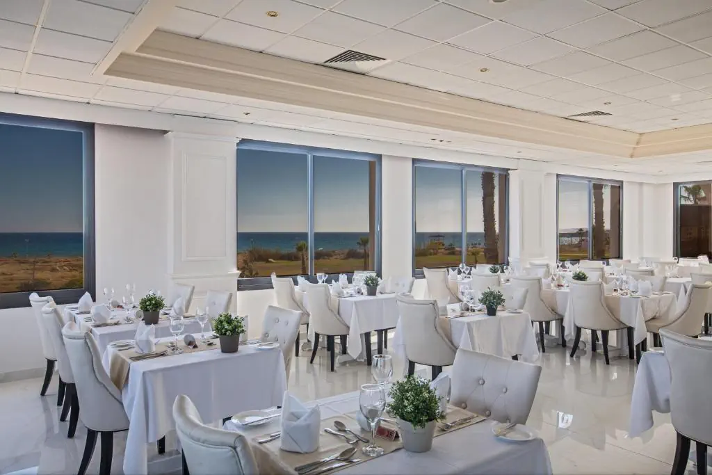 HOTEL: Nelia Sea Breeze