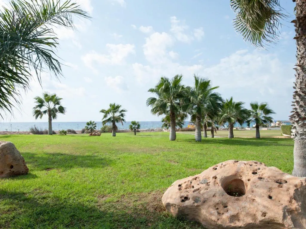 HOTEL: Nelia Sea Breeze
