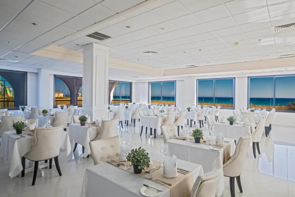 HOTEL: Nelia Sea Breeze