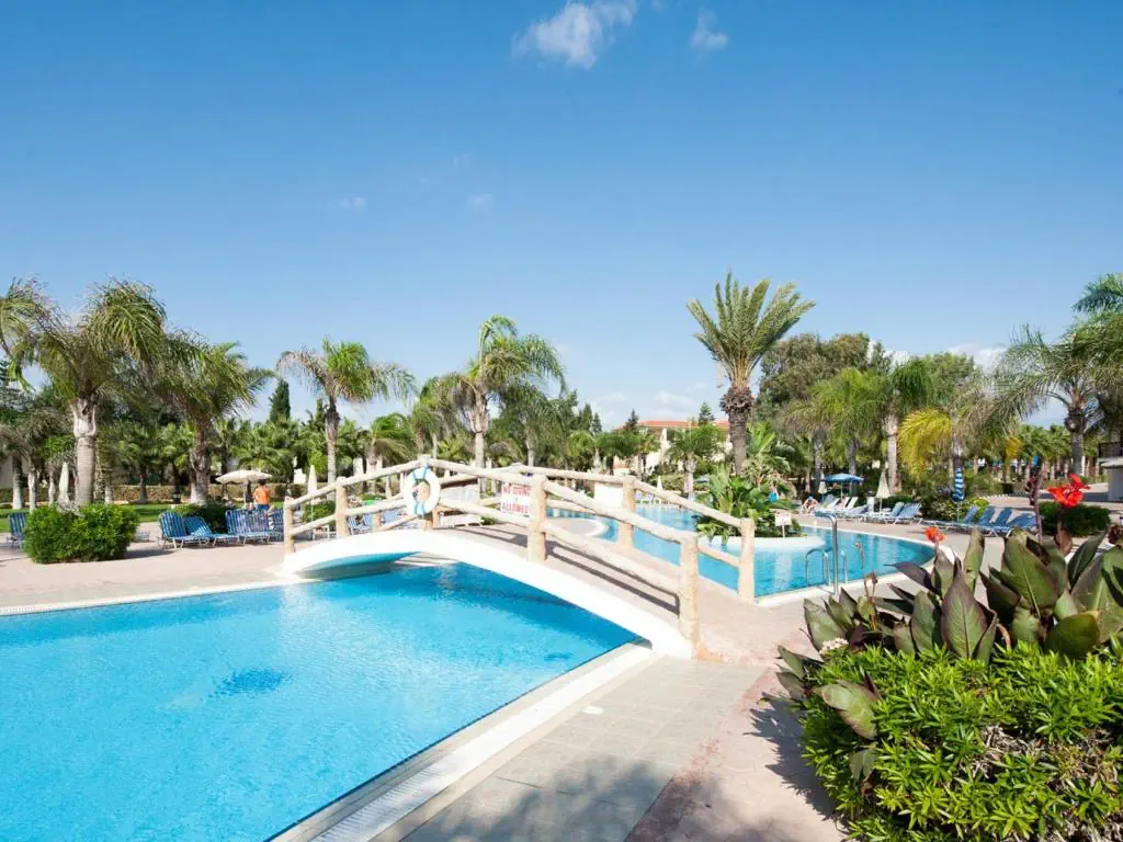 HOTEL: Nelia Sea Breeze
