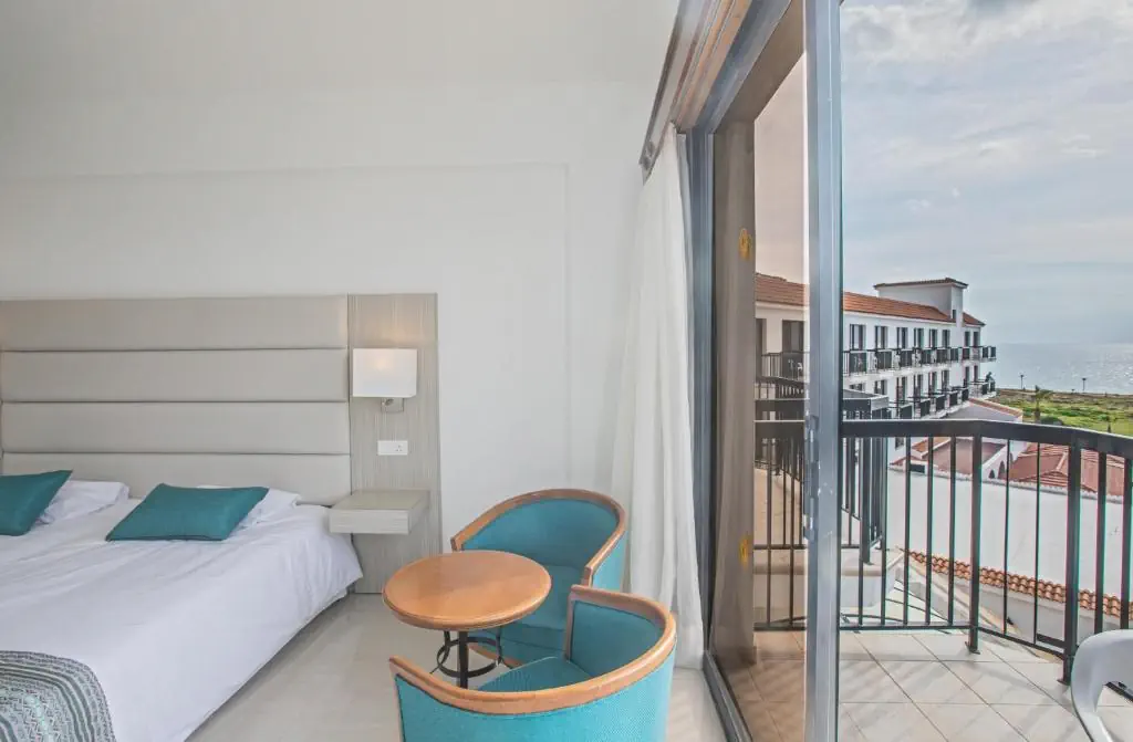 HOTEL: Nelia Sea Breeze