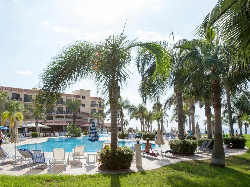 HOTEL: Nelia Sea Breeze