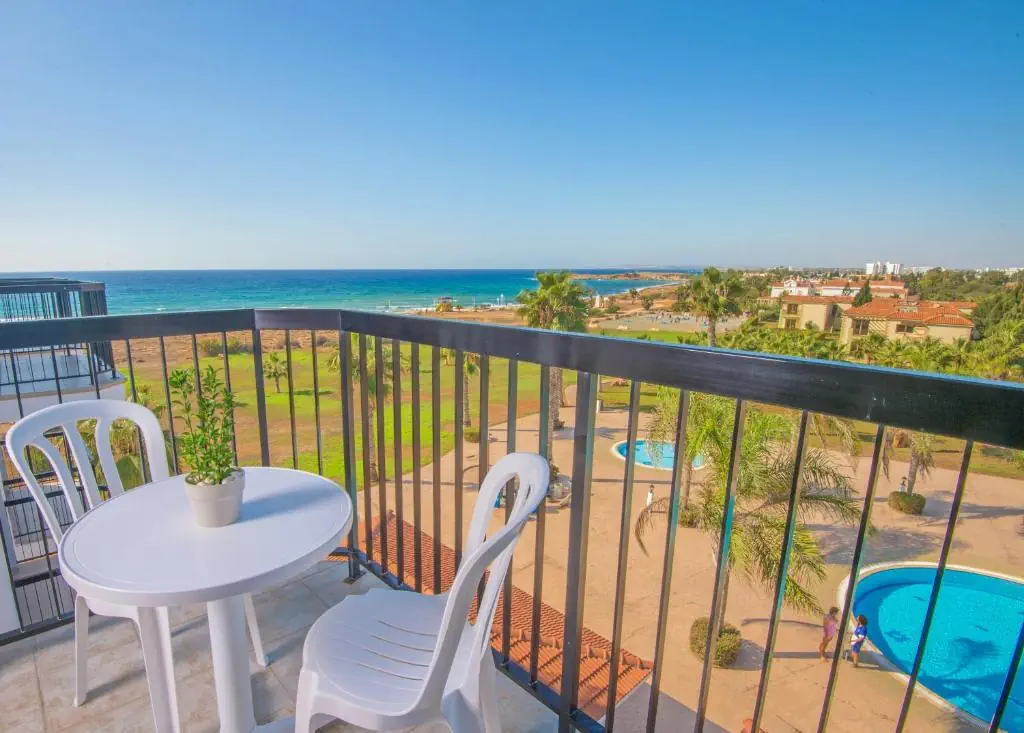 HOTEL: Nelia Sea Breeze