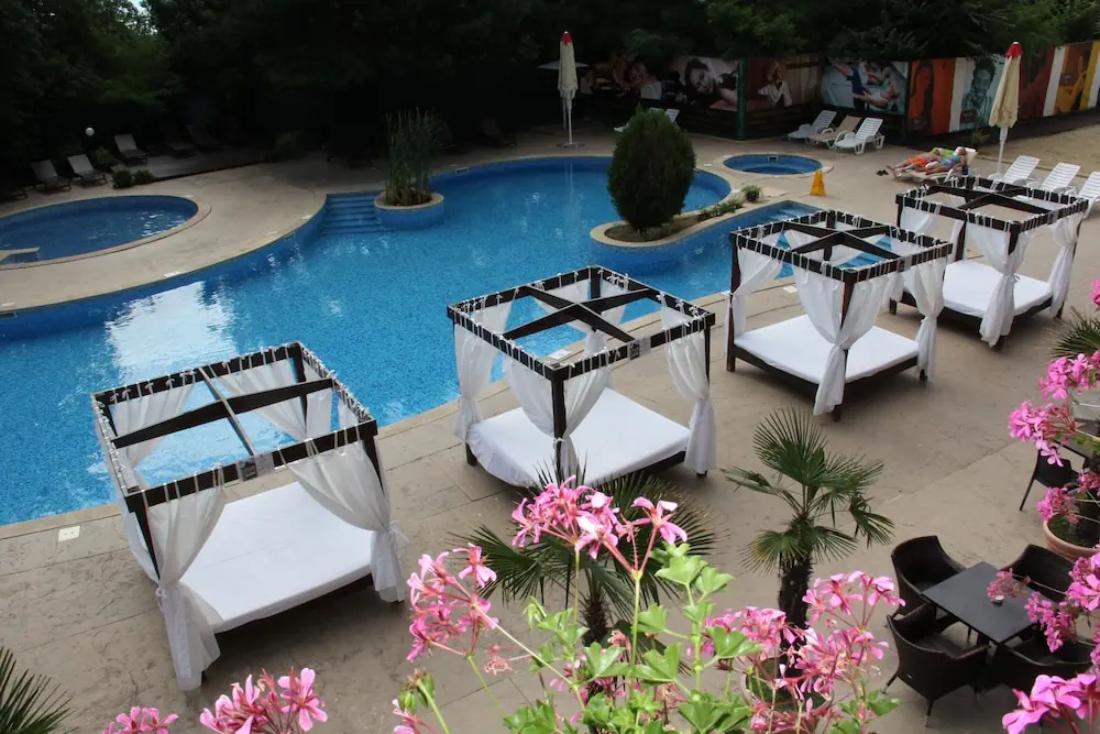 HOTEL: Apollo Spa Resort