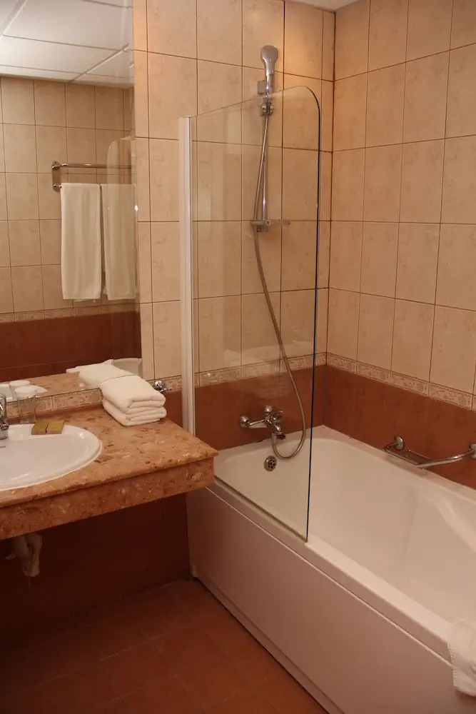 HOTEL: Apollo Spa Resort