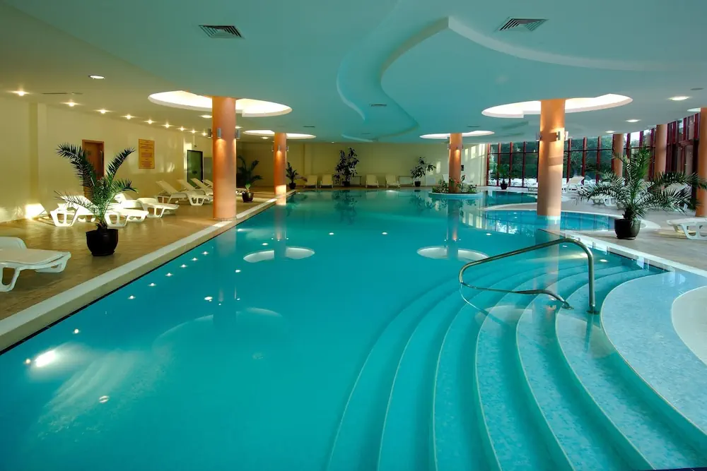 HOTEL: Apollo Spa Resort