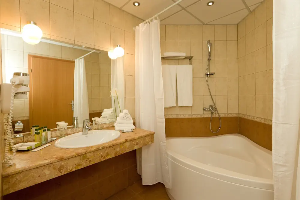 HOTEL: Apollo Spa Resort