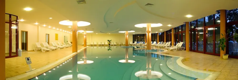 HOTEL: Apollo Spa Resort