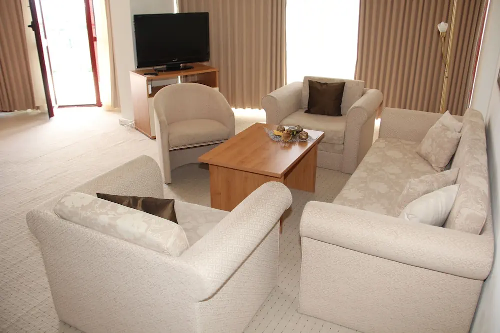 HOTEL: Apollo Spa Resort